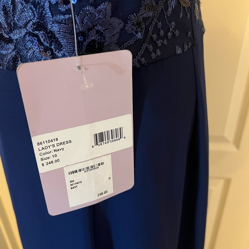 Rae Floral Embroidered Bow Detail A-Line Gown
JS Collections - Picture 10 of 13